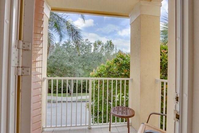 Building Photo - 1365 Vía De Pepi