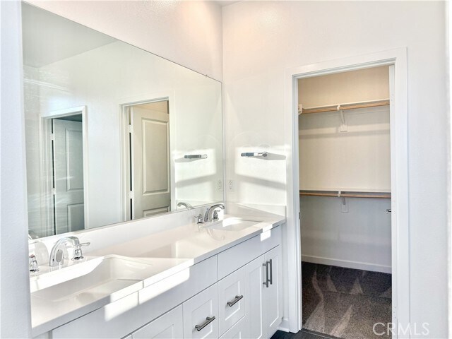 Building Photo - 2625 E Forest Paseo