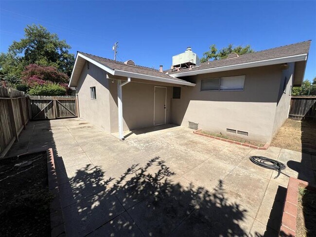Building Photo - Lovely Historic Folsom 2 Bedroom Home on Corner Lot