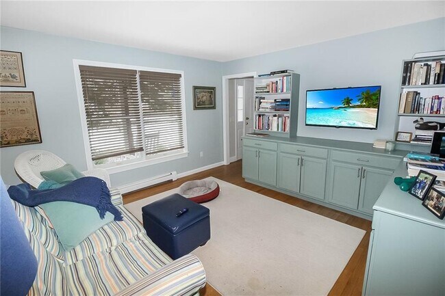 Building Photo - 641 Middle Rd