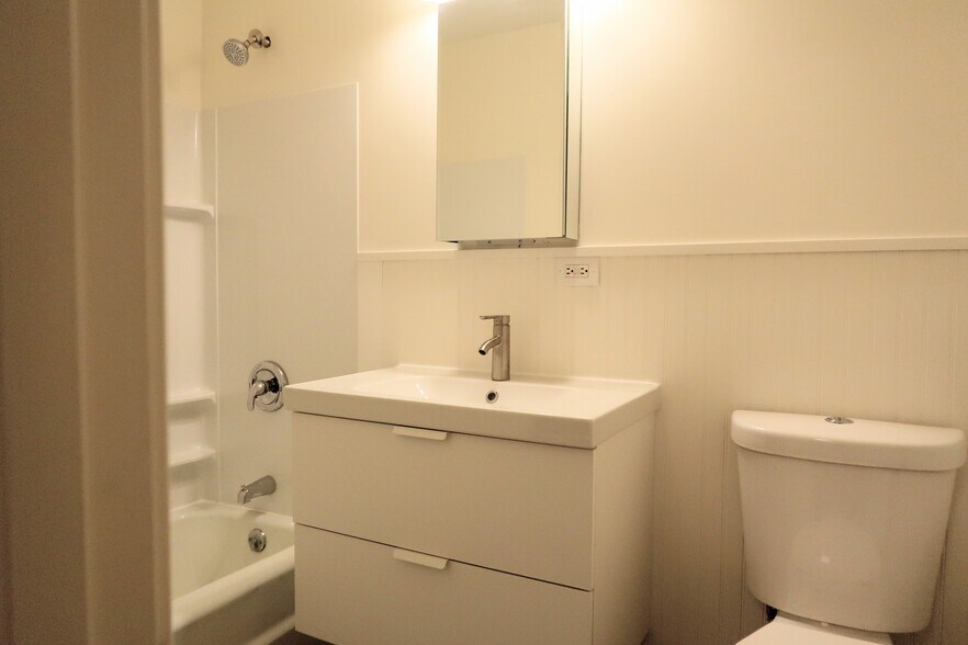 Bathroom - 2616 Harriet Ave S #203
