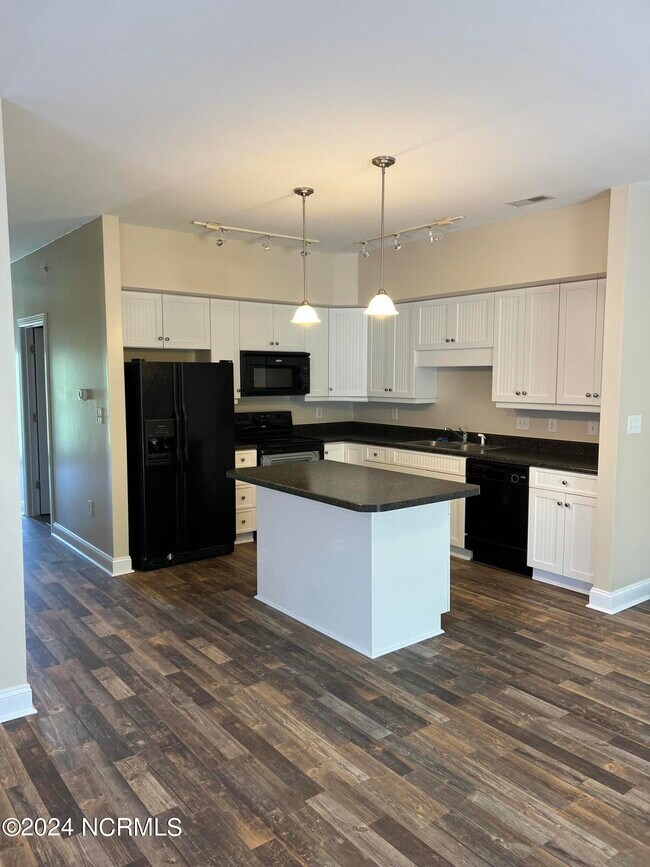Building Photo - 200 Lighthouse Ln
