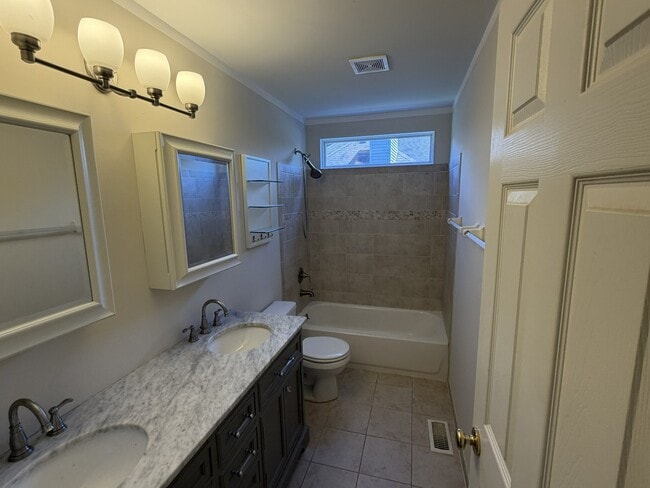 Building Photo - 575 Capital Ln