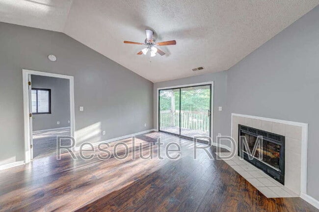 Building Photo - 4470 Village Ln