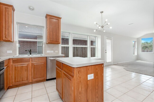 Building Photo - 4 Bedroom 2 Bath Home for Rent