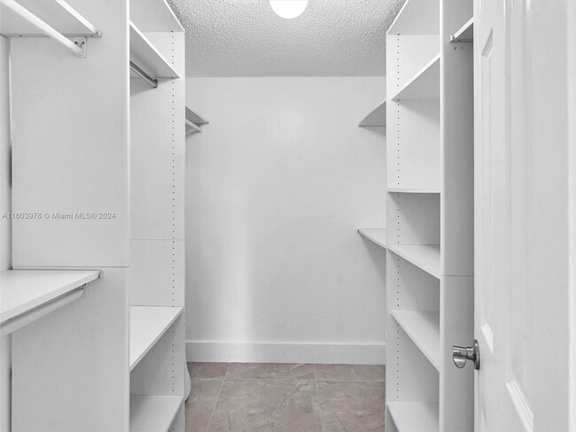 Building Photo - 250 181 Dr