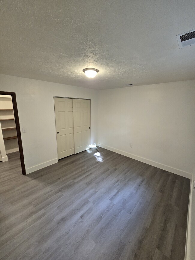 Bedroom - 475 Freeport St