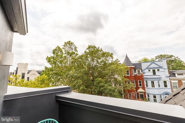 Building Photo - 1321 Monroe St NW