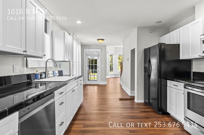 Building Photo - 1018 N M St