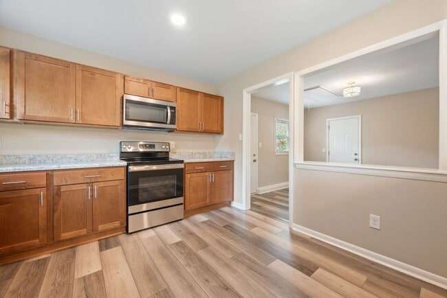 Building Photo - Move in Ready! Brick ranch home has 3 bedr...