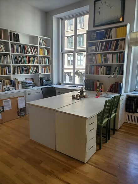 Building Photo - 471 Broadway