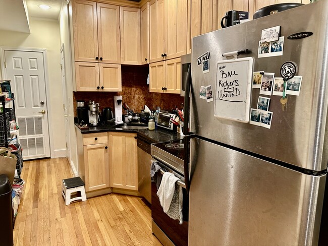 Building Photo - 73 Thatcher St