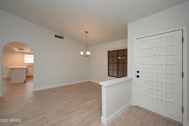 Building Photo - 7301 W Canterbury Dr