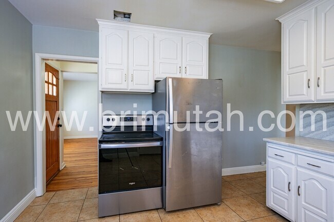 Building Photo - 30 W 1100 S