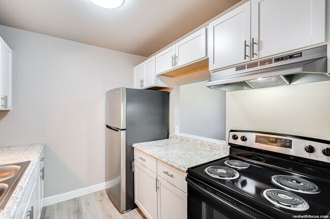 Building Photo - The Grove on Lombard