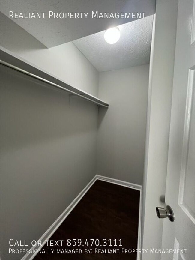 Building Photo - 120 Wichita Dr
