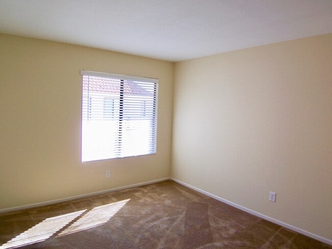 Building Photo - Delightful Upper Unit Mira Mesa Condo Loca...