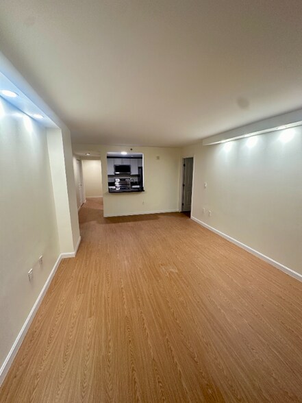 Building Photo - 10 Museum Way