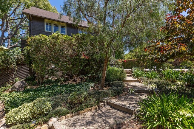 Building Photo - 1814 Anacapa St