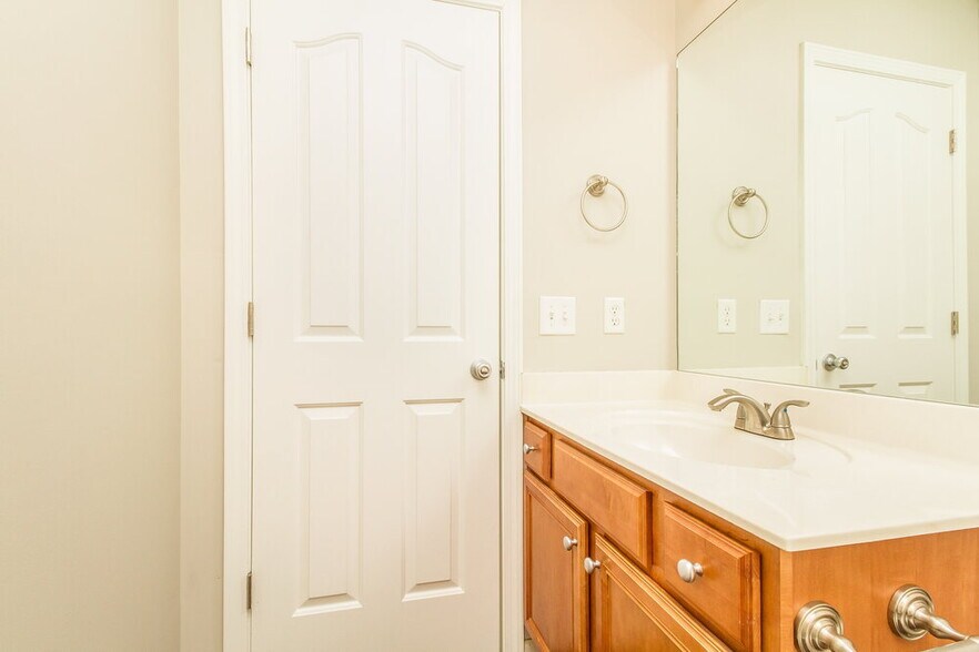 Building Photo - 3076 Ace Wintermeyer Dr