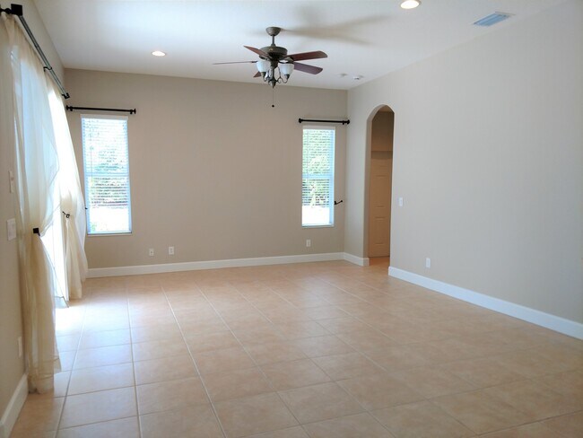 Building Photo - Annual Rental: Luxurious 4 Bedroom 3 bath POOL home in Woodlands of Rivendell! Just Blocks form P...