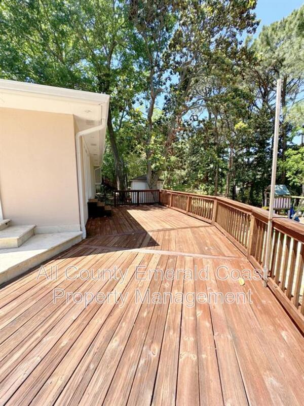 Building Photo - 847 Kell Aire Dr