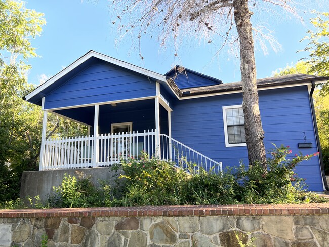 Front Porch and Garden - 732 W Clarendon Dr