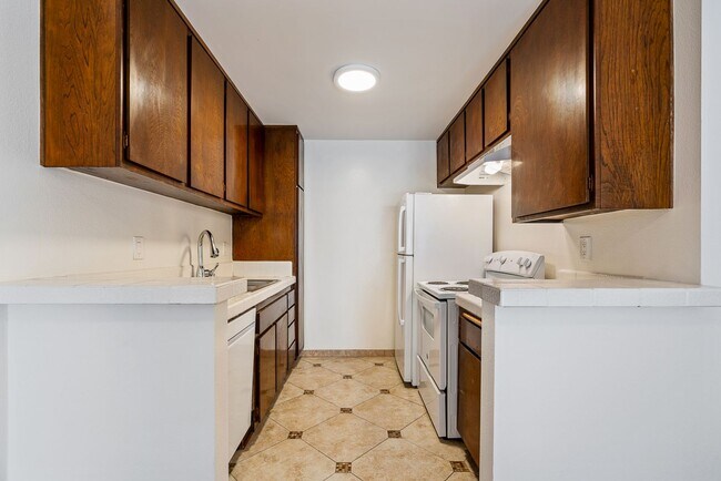 Building Photo - 215 S Madison Ave