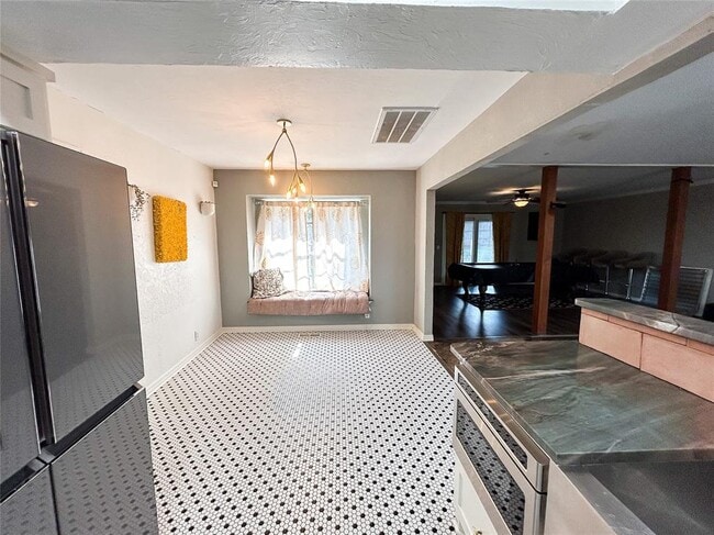 Building Photo - 13228 Green Valley Dr