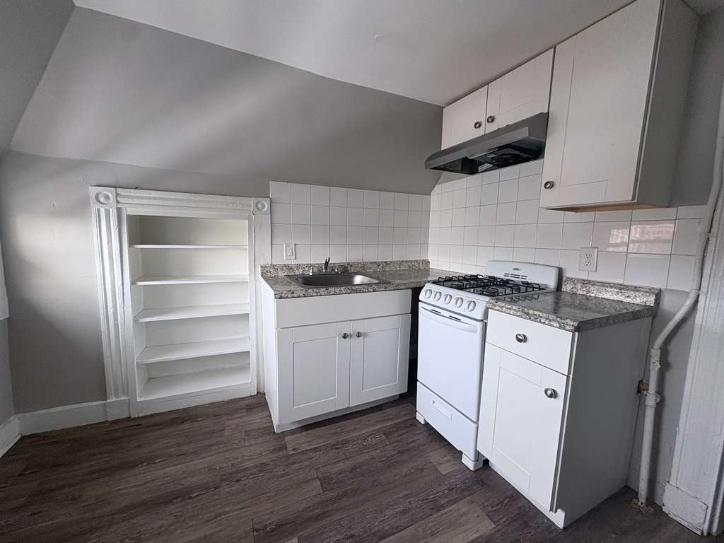 Building Photo - 578 Howard Ave