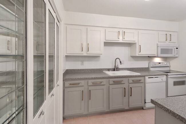 Building Photo - 11550 Chimney Rock Rd