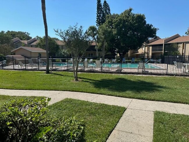 Building Photo - Beautiful 3 bed 2.5 bath town home in Mait...