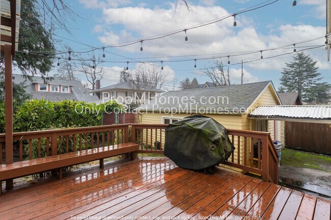 Building Photo - Discover Serenity in King Neighborhood!
