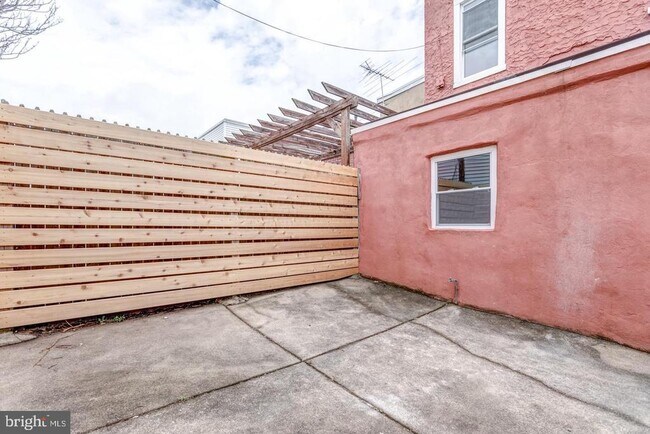 Building Photo - 2434 E Dauphin St