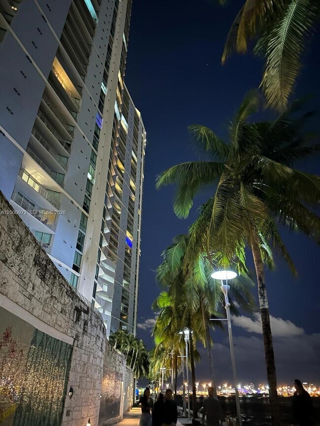 Building Photo - 325 S Biscayne Blvd