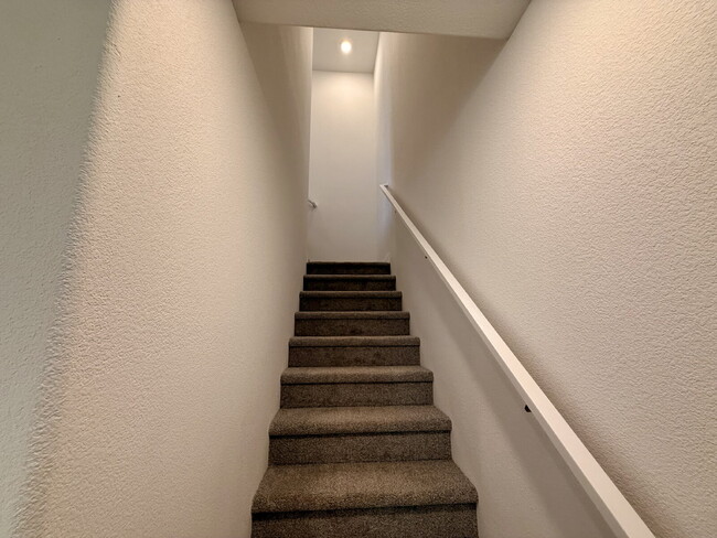 Building Photo - 3 BED 2.5 BATH 2 CAR GARAGE TOWNHOUSE IN CADENCE HENDERSON WITH LOFT