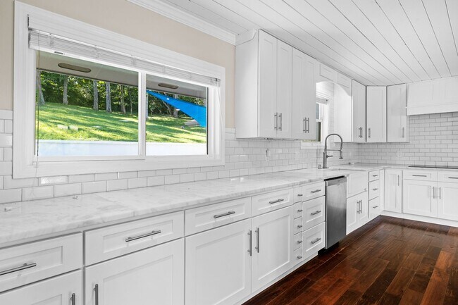 Building Photo - 10030 Tan Rara Dr