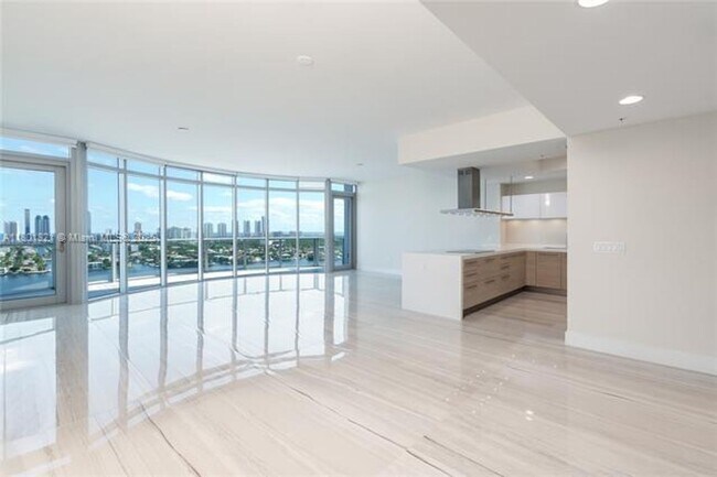 Building Photo - 17111 Biscayne Blvd