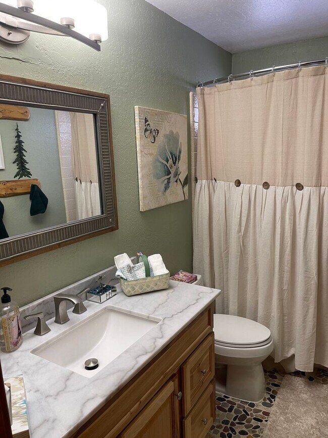 Building Photo - Beautiful furnished house in Stateline available now!