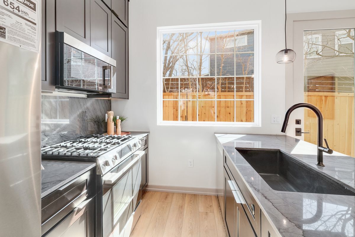 Building Photo - 1732 Bunche Rd