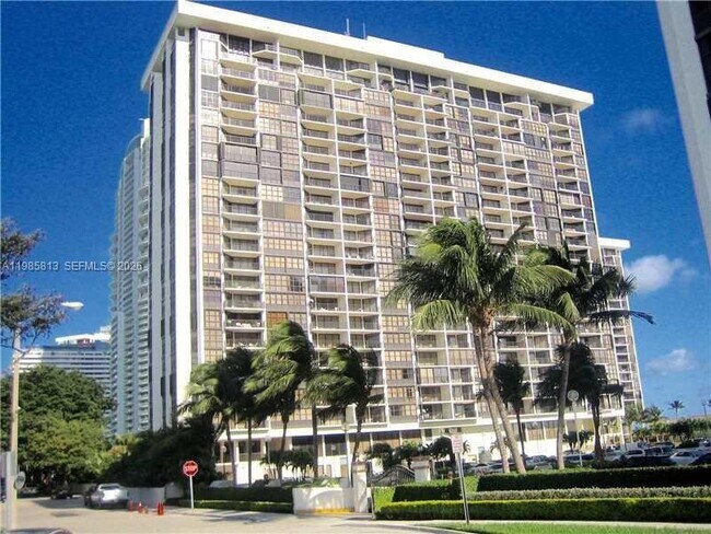 Building Photo - 1901 Brickell Ave