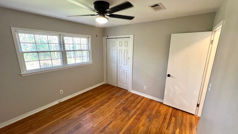 Building Photo - 1121 E Magnolia Ave