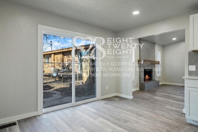 Building Photo - *COMING 7/9/2026!*  Beautiful 3 Bed/2 Bath Duplex Less Than 1 Mile from Campus!