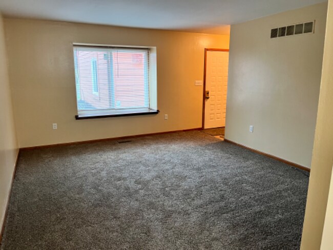 Building Photo - 4418 Burlingame Commons