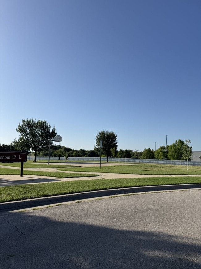 Building Photo - (3) Bed/(2) Bath in NE Norman w/ Safe Room!