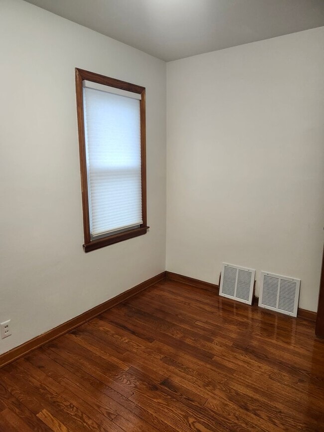 Building Photo - Single family home in great neighborhood!