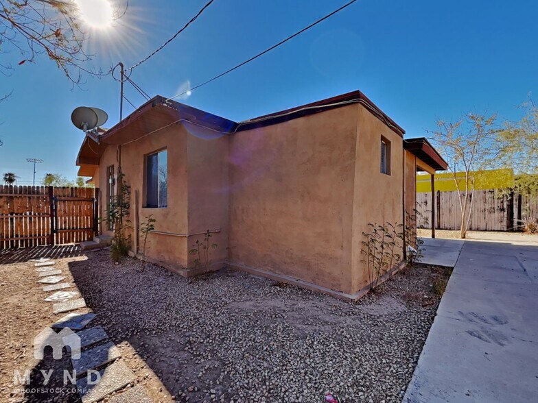 Building Photo - 1042 W Taylor St