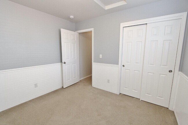 Building Photo - Immaculate Single-Level Home