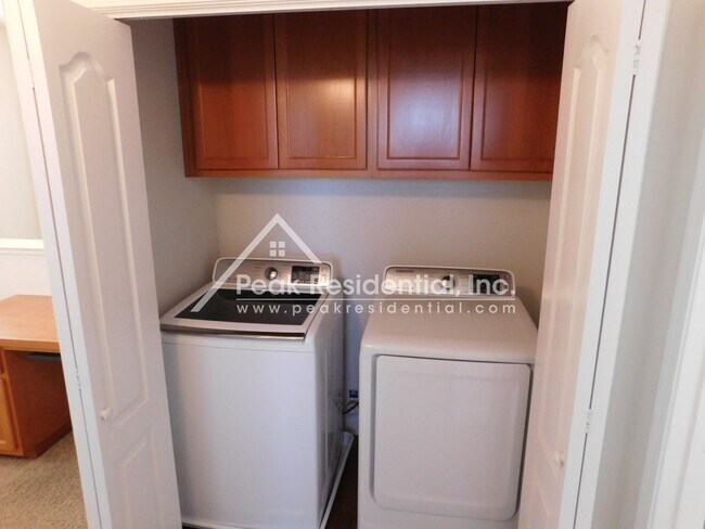 Building Photo - Beautiful Newer Roseville 3bd/2.5ba Home i...