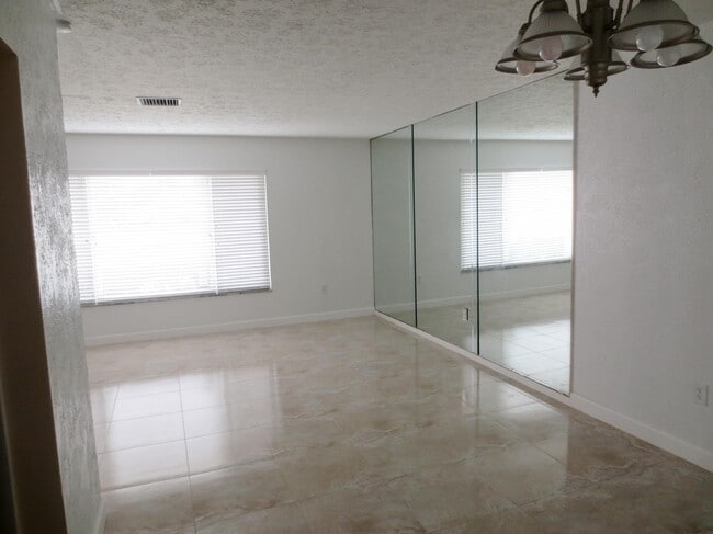 Building Photo - 1283 Anhinga Dr